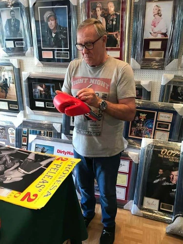 John H. Stracey Signed Everlast Glove